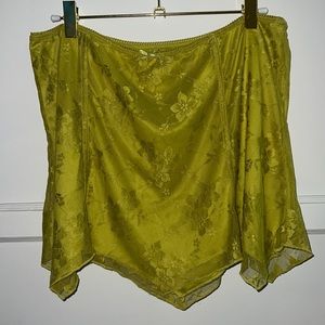 URBAN OUTFITTERS MINI SKIRT